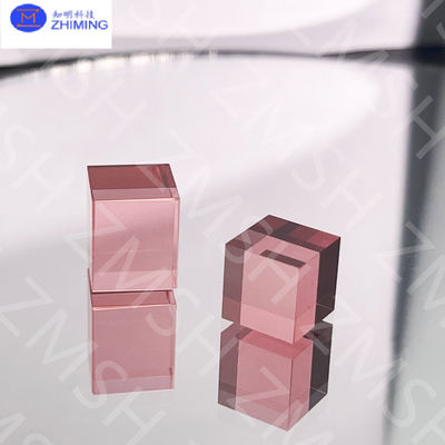 Màu hồng Sapphire nguyên liệu thô Sapphire làm trong phòng thí nghiệm Đá quý không có lỗi độ cứng Mohs 9
