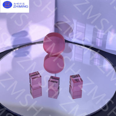 Màu hồng Sapphire nguyên liệu thô Sapphire làm trong phòng thí nghiệm Đá quý không có lỗi độ cứng Mohs 9