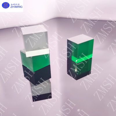 Green Sapphire Gemstone: Vật liệu thô tổng hợp cho đồ trang sức bền với độ cứng Mohs là 9