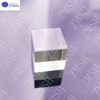 Green Sapphire Gemstone: Vật liệu thô tổng hợp cho đồ trang sức bền với độ cứng Mohs là 9