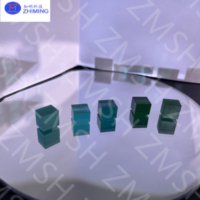 Đá quý thô màu xanh ô liu sapphire tổng hợp 99,999% Al2O3 độ cứng Mohs 9.0