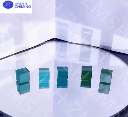 Đá quý thô màu xanh ô liu sapphire tổng hợp 99,999% Al2O3 độ cứng Mohs 9.0