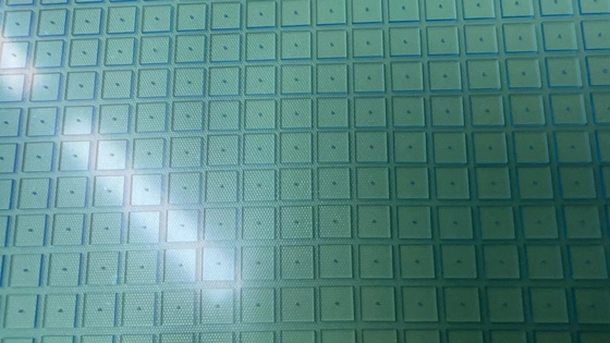 Tấm thủy tinh thạch anh / Borosilicate UV đục lỗ 4,4 X 4,4 X 0,5mmt
