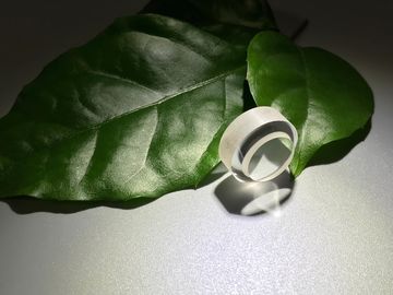 Giá tốt Kính Sapphire tùy chỉnh độ dày 5mm có lỗ cho phần lắp ráp thiết bị trực tuyến
