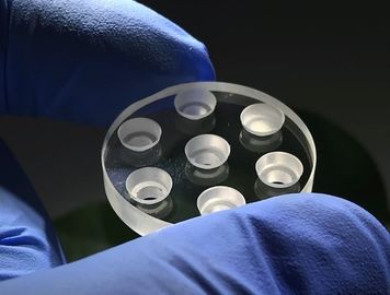 Giá tốt Phần lắp ráp ống kính thủy tinh Sapphire tròn có lỗ dẫn nhiệt cao trực tuyến